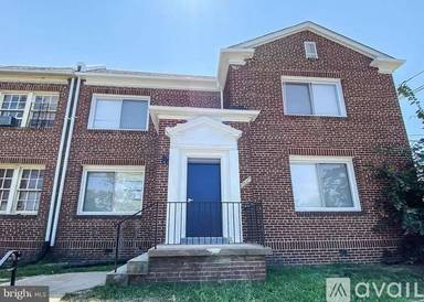 Main picture of 1537 Kenilworth Ave NE