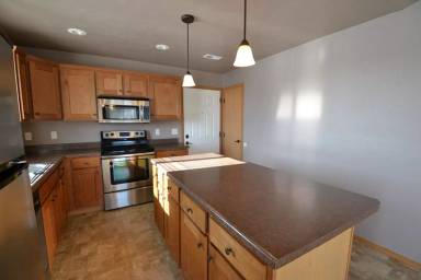 Main picture of 1105 E 73rd St