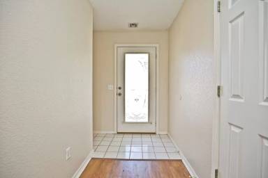 Main picture of 900 Marcus St