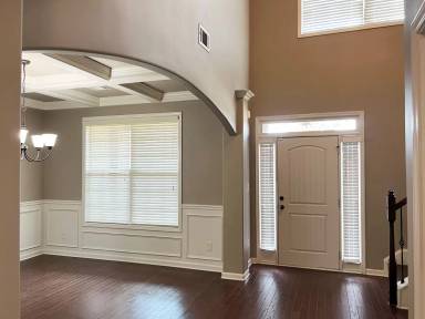 Main picture of 302 Post Oak Way
