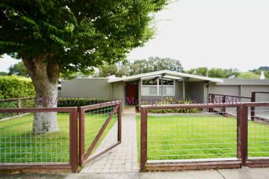 Main picture of 637 Idylberry Rd