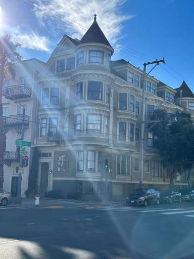 Main picture of 561 Baker St