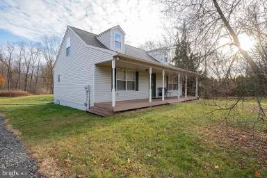 Main picture of 2995 Seisholtzville Rd