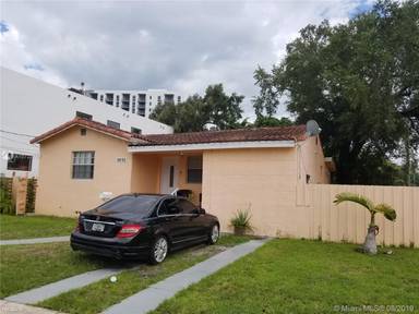 Main picture of 2952 SW 27th Ter