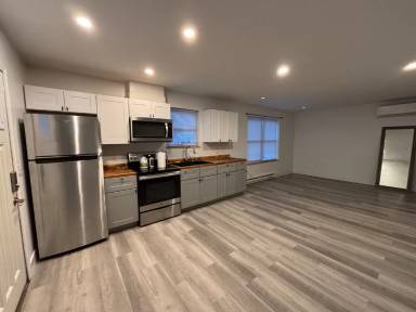 Main picture of 107 Center St