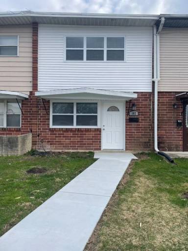 Main picture of 102 Thorn Ln
