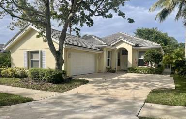 Main picture of 136 E Hampton Way
