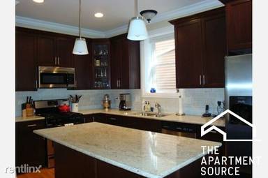 Main picture of 2847 N Southport Ave