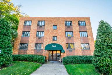 Main picture of 600 S Highland Ave