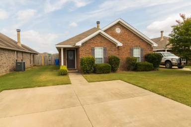 Main picture of 521 Old Mill Way