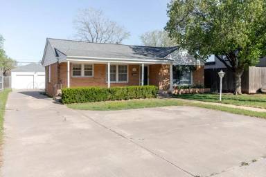 Main picture of 1611 Crockett St