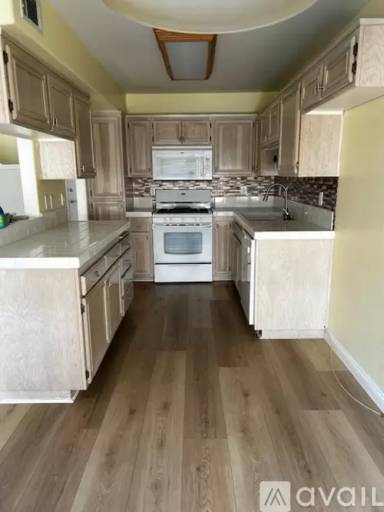 Main picture of 39227 10th St W