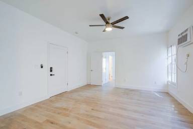 Main picture of 4886 Lexington Ave