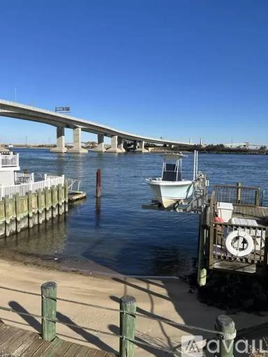 Main picture of 46 S Bay Ave
