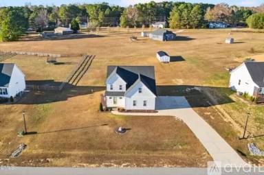 Main picture of 90 Eagle Chase Dr