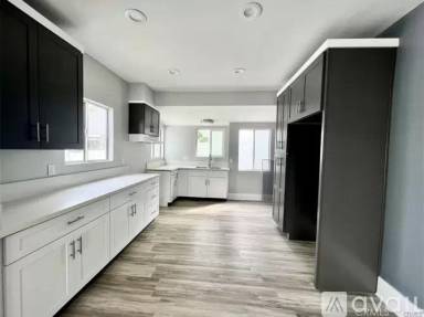 Main picture of 1127 W 21st St