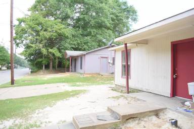 Main picture of 2005 Railroad St