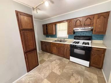 Main picture of 2407 E 18th St
