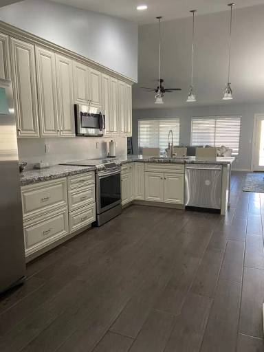 Main picture of 411 N Leoma Ln