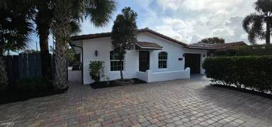 Main picture of 400 W Royal Palm Rd