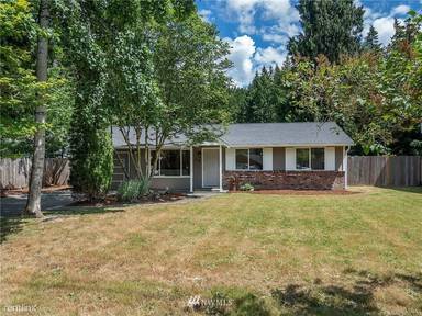 Main picture of 816 208th Ave NE