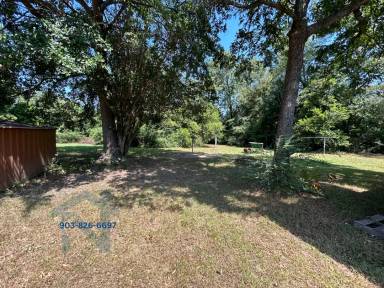 Main picture of 402 Wade Ln