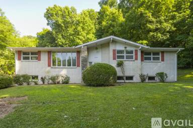 Main picture of 2694 Hillsboro Rd