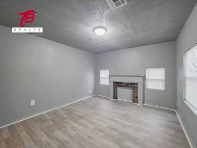 Main picture of 2320 NE 20th St