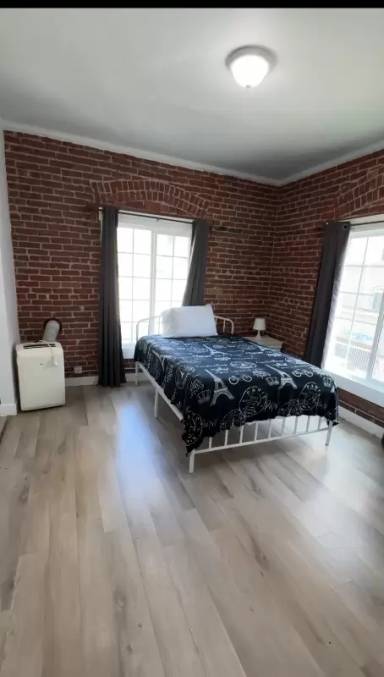 Main picture of 1420 S Flower St