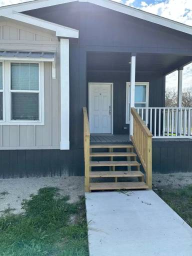 Main picture of 202 N 6th St W