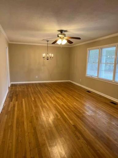 Main picture of 1202 Lakeview Dr