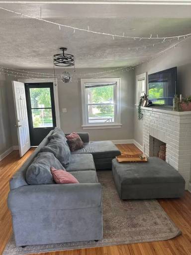 Main picture of 1001 E Loren St