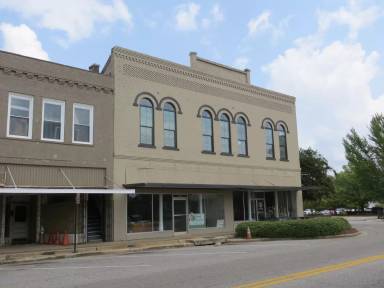 Main picture of 607 E Commerce St