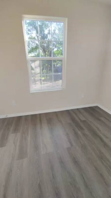 Main picture of 119 W Lee St