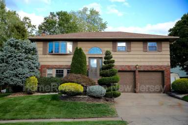 Main picture of 36 Finch St