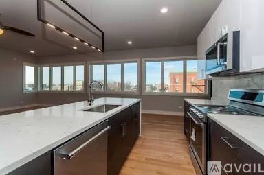 Main picture of 1639 W Grand Ave