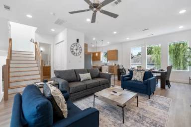 Main picture of 639 W 16th St
