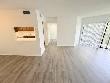 Main picture of Presidential Golfview Condominiums