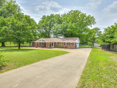 Main picture of 11414 S Elm St