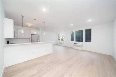 Main picture of 8621 River Rd
