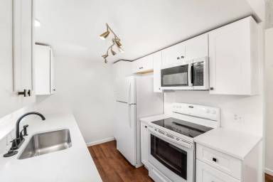 Main picture of 3914 S Regal St