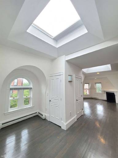 Main picture of 191 Commonwealth Ave