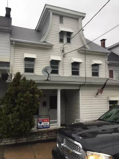 Main picture of 1047 W Mulberry St