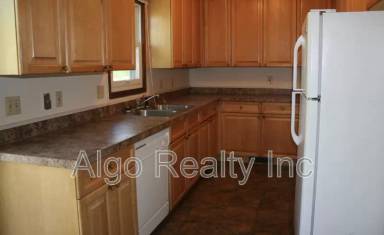 Main picture of 130 W 61st St