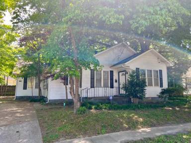 Main picture of 915 W Monroe Ave