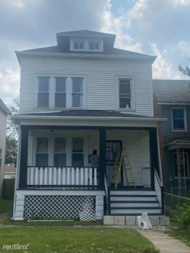 Main picture of 31 E 120th Pl