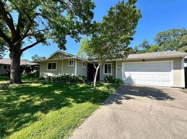 Main picture of 7795 Glen Tree Dr
