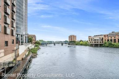 Main picture of 252 Pearl St NW