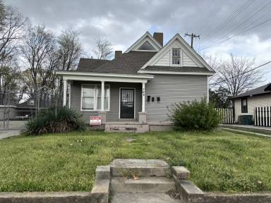 Main picture of 704 S Cox St