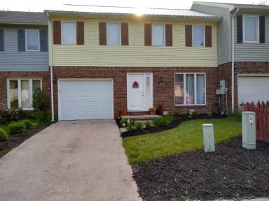 Main picture of 8 Townhouse Ct